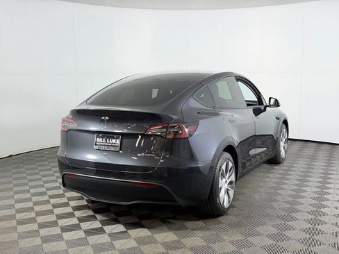 Used 2024 Tesla Model Y Long Range AWD/4WD image 12