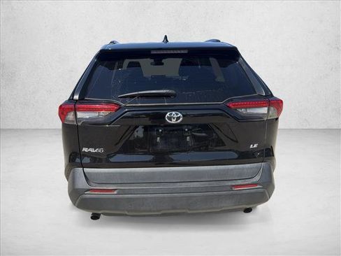 Used 2021 Toyota RAV4 LE FWD image 7