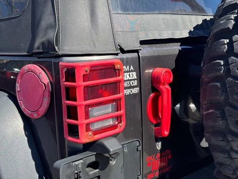 Used 2017 Jeep Wrangler Unlimited Sport image 9