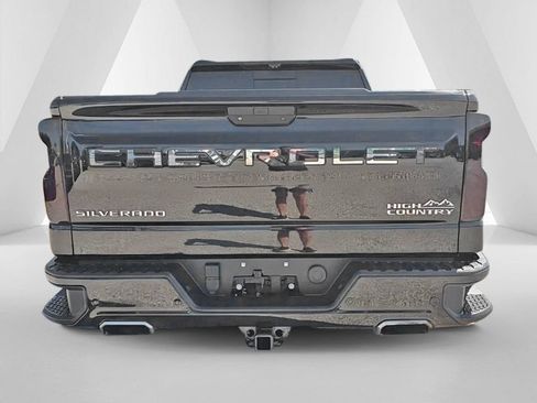 Used 2020 Chevrolet Silverado 1500 High Country w/ Technology Package AWD/4WD image 6