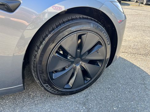 Used 2024 Tesla Model 3 Standard Range image 9