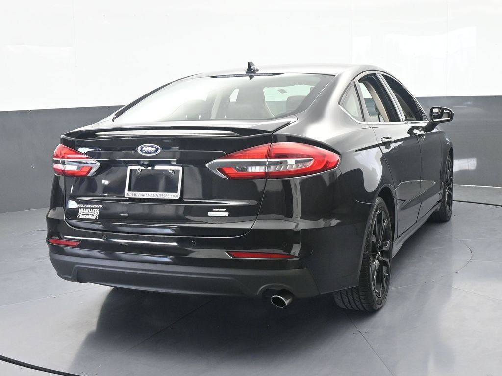 Used 2019 Ford Fusion SE w/ Equipment Group 151A FWD image 5