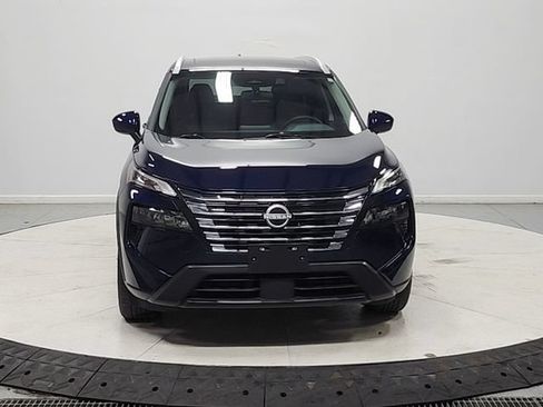 Used 2025 Nissan Rogue SV w/ SV Premium Package FWD image 3