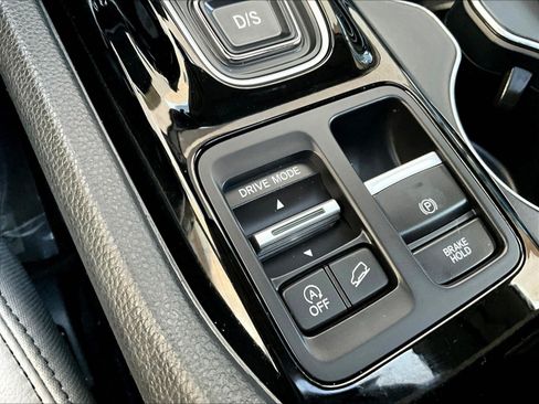 Used 2024 Honda Pilot Touring image 15