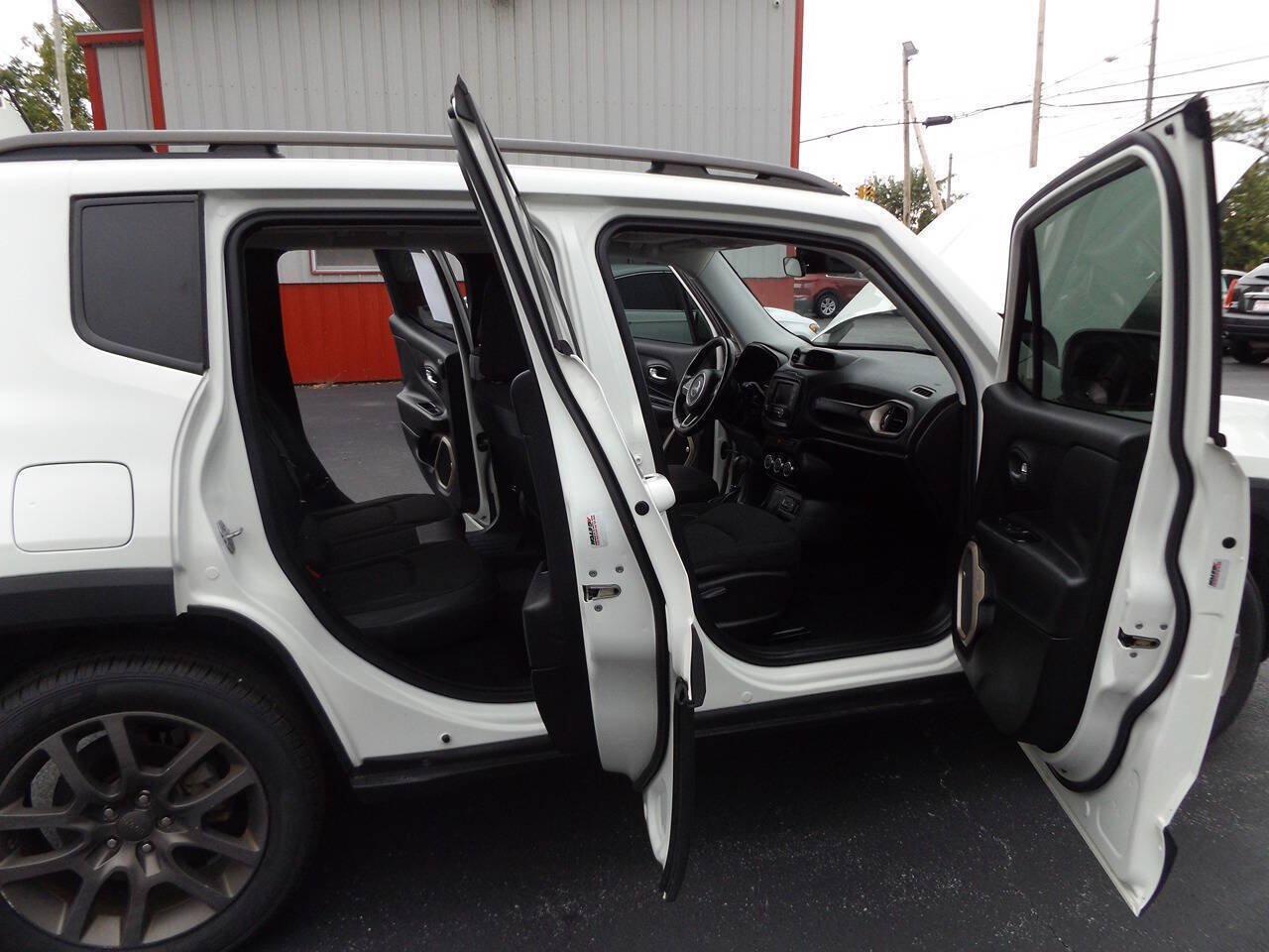 Used 2016 Jeep Renegade 75th Anniversary FWD image 22