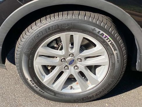 Used 2019 Ford Explorer XLT w/ Equipment Group 201A FWD image 6