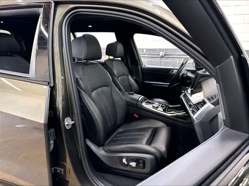 Used 2023 BMW X7 xDrive40i w/ Dynamic Handling Package AWD/4WD image 10