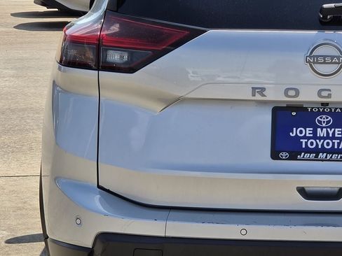Used 2024 Nissan Rogue SV FWD image 10