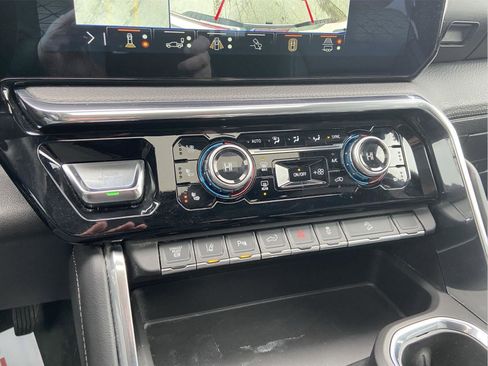 Used 2024 GMC Sierra 2500 Denali w/ Denali Reserve Package image 32