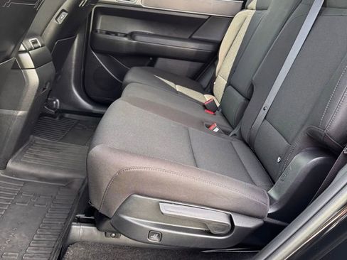 Used 2025 Hyundai Santa Fe SE FWD image 10