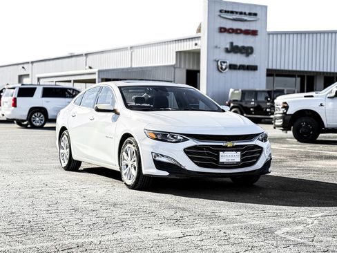 Used 2024 Chevrolet Malibu LT image 3