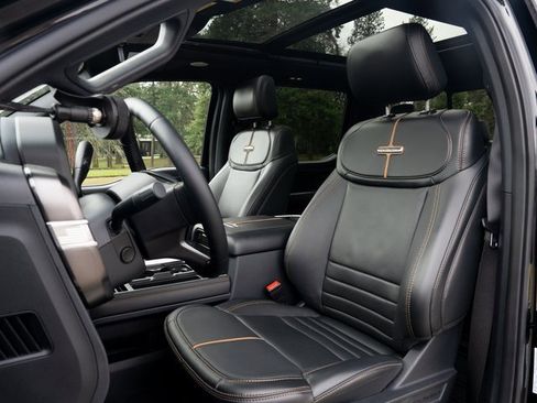 Used 2024 Ford F250 Platinum image 9