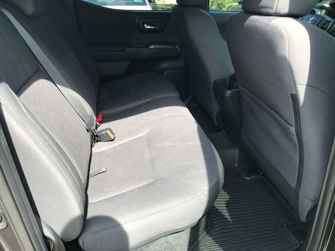 Used 2019 Toyota Tacoma TRD Sport AWD/4WD image 33