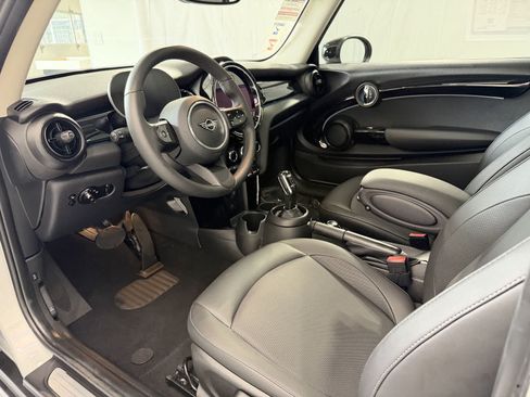 Used 2023 MINI Cooper 2-Door Hardtop FWD image 9