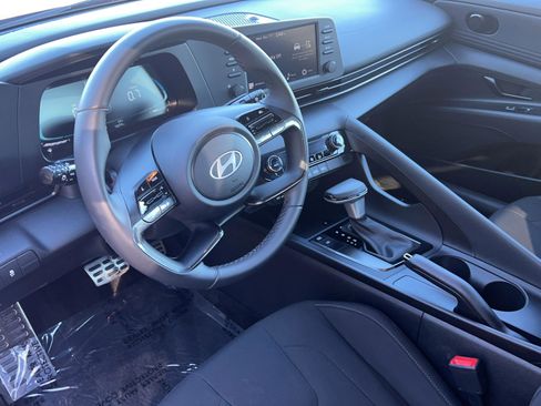 Certified 2025 Hyundai Elantra Sport image 9