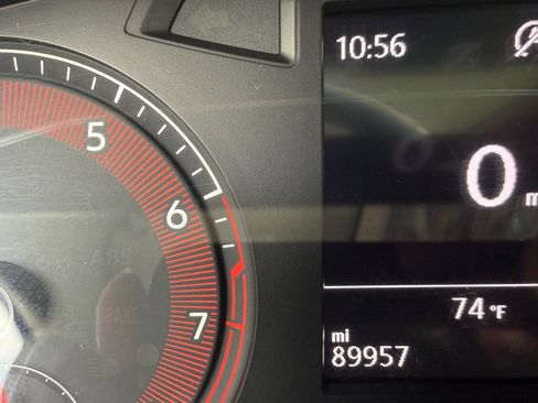 Used 2019 Volkswagen Jetta SE w/ Cold Weather Package FWD image 12