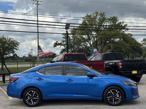 Used 2025 Nissan Sentra SV FWD image 4