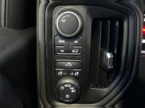 Used 2022 Chevrolet Silverado 1500 Custom image 18