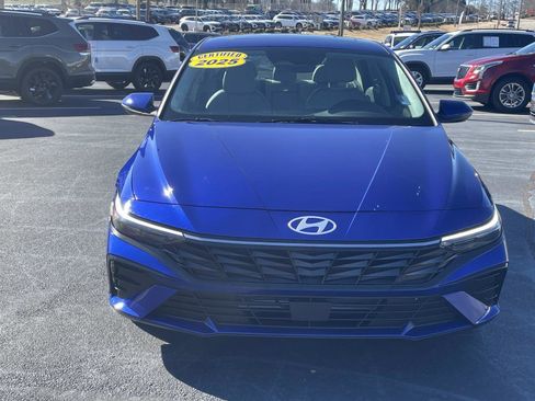 Used 2025 Hyundai Elantra Limited FWD image 2