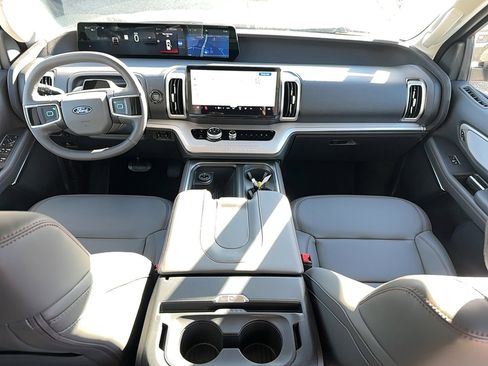 New 2025 Ford Expedition Active image 10