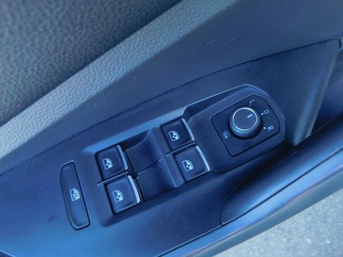 Used 2024 Volkswagen Jetta SE image 28