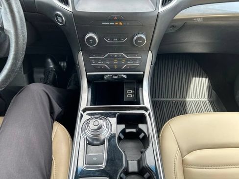 Used 2019 Ford Edge SEL w/ Equipment Group 201A FWD image 17