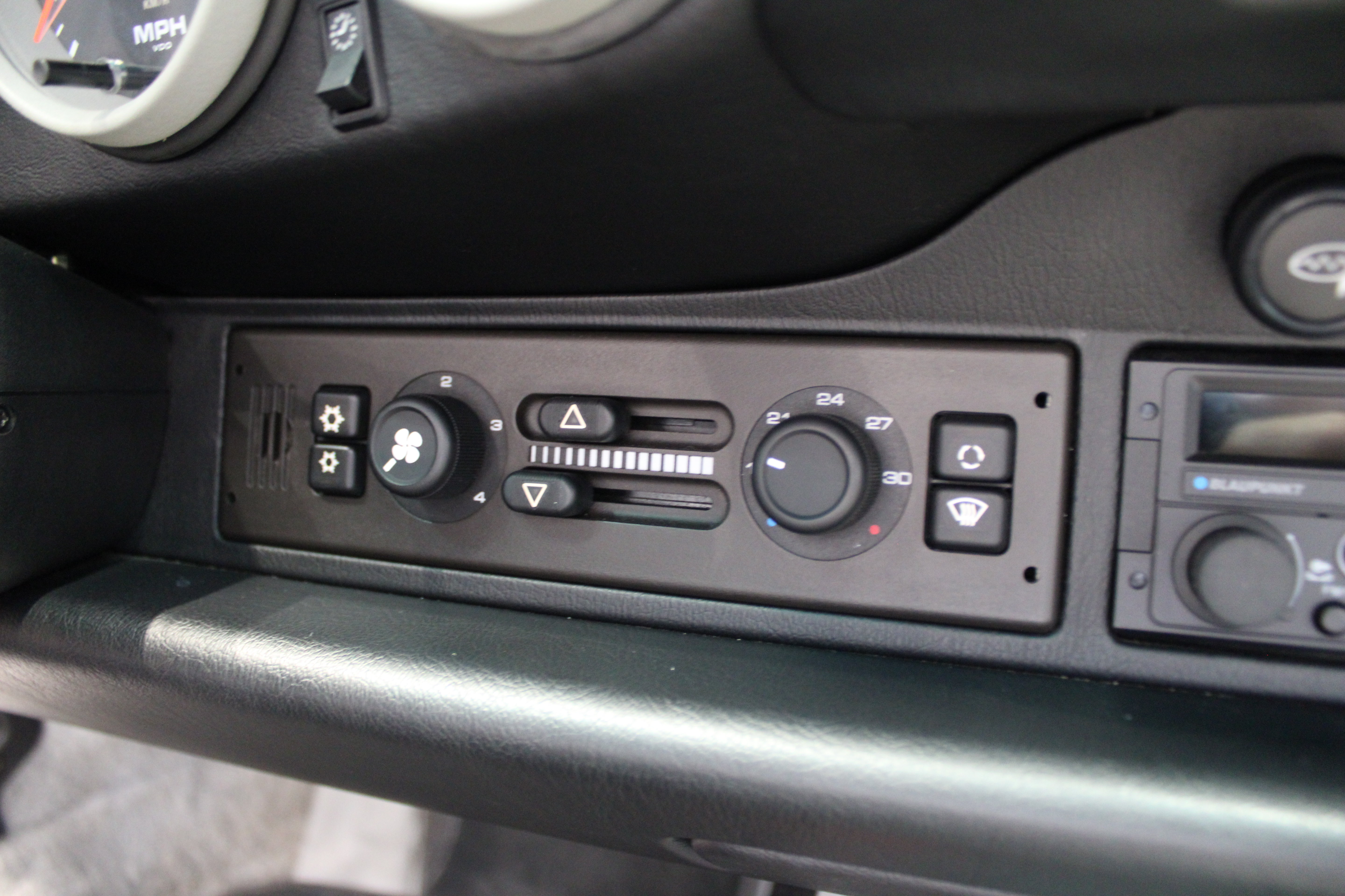 Used 1996 Porsche 911 Carrera RWD image 17