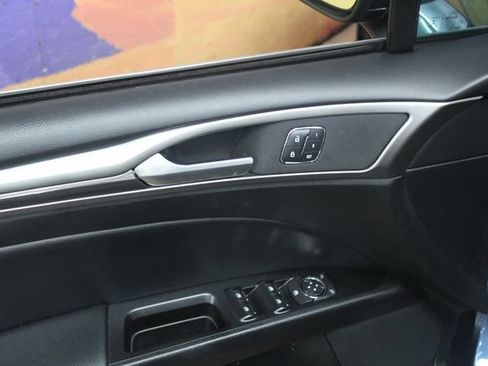 Used 2018 Ford Fusion SE w/ Fusion SE Technology Package FWD image 13