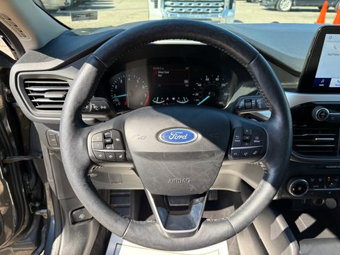 Used 2020 Ford Escape SEL image 18