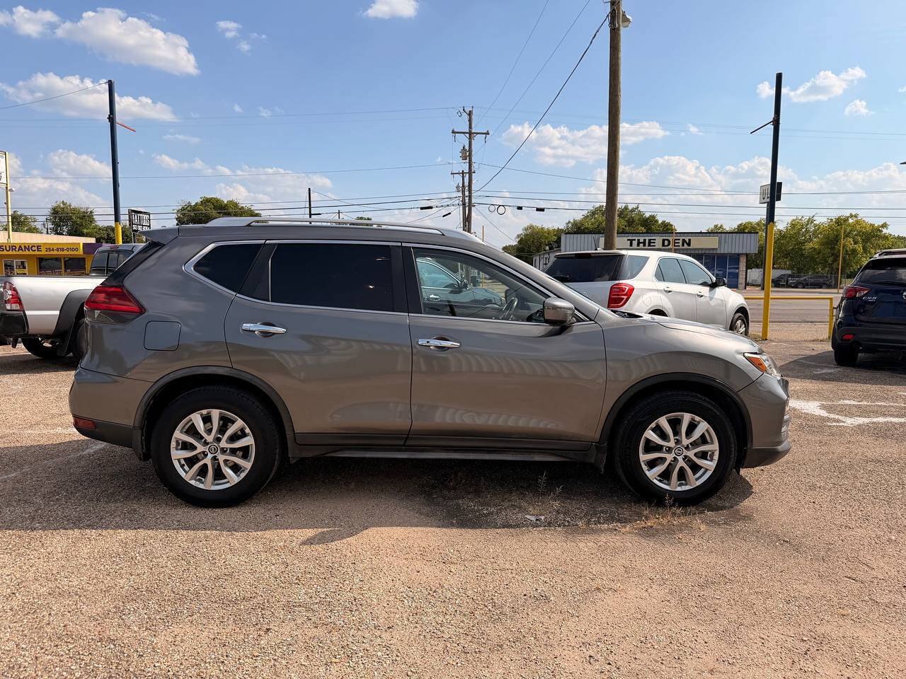 Used 2017 Nissan Rogue SV FWD image 5