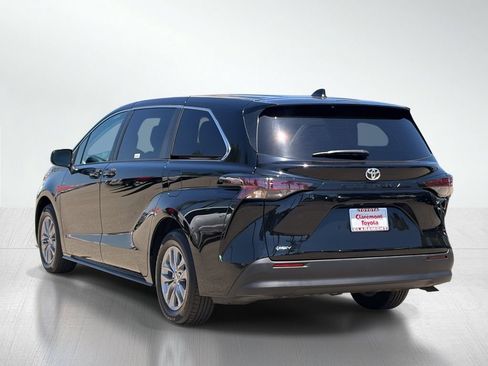 Certified 2026 Toyota Sienna LE FWD image 4