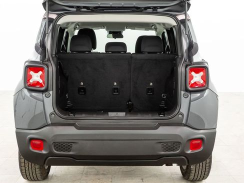 Used 2023 Jeep Renegade Latitude image 13
