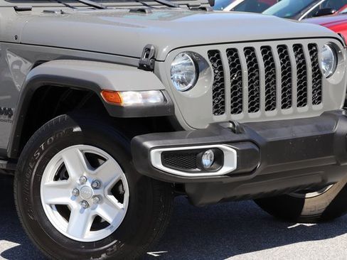 Used 2021 Jeep Gladiator Sport image 5