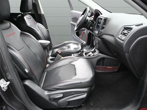 Used 2019 Jeep Compass Trailhawk w/ Leather Interior Group image 18