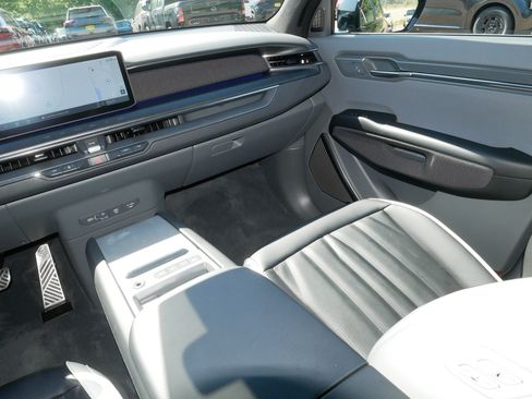 Certified 2024 Kia EV9 GT-Line AWD/4WD image 11