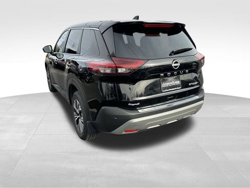 Used 2023 Nissan Rogue SV image 5