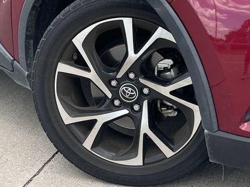 Used 2019 Toyota C-HR Limited FWD image 9