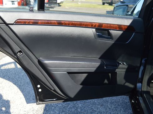 Used 2010 Mercedes-Benz S 550 S 550 4MATIC Sedan 4D image 27