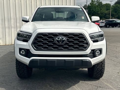 Used 2020 Toyota Tacoma TRD Off-Road w/ TRD Premium Off Road Package AWD/4WD image 3