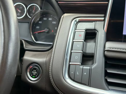 Used 2021 Chevrolet Tahoe Z71 w/ Luxury Package AWD/4WD image 27