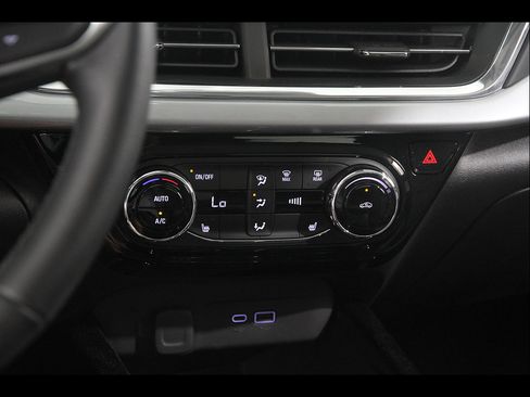 Certified 2024 Chevrolet Trax LT w/ Driver Confidence Package FWD image 14
