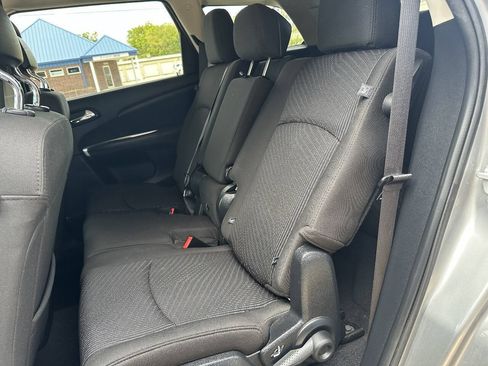 Used 2017 Dodge Journey SE w/ Flexible Seating Group FWD image 11