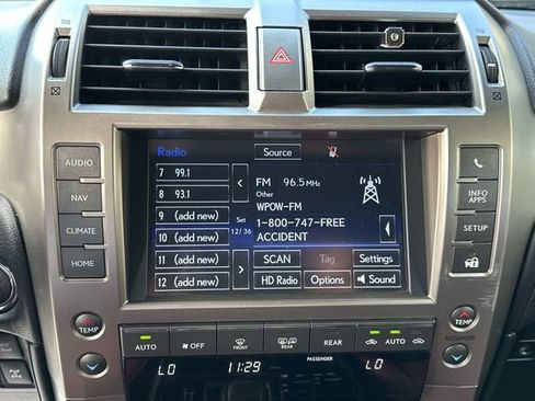 Used 2020 Lexus GX 460 Premium w/ Premium Package image 24