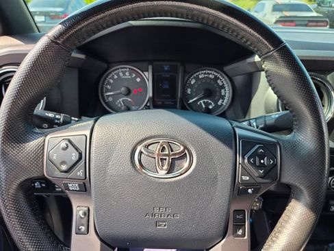 Used 2019 Toyota Tacoma TRD Sport AWD/4WD image 23