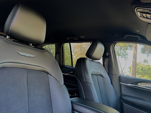 New 2023 Jeep Grand Cherokee Trailhawk w/ Advanced Protech Group II image 16