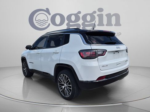 Used 2022 Jeep Compass Limited w/ Elite Group AWD/4WD image 4