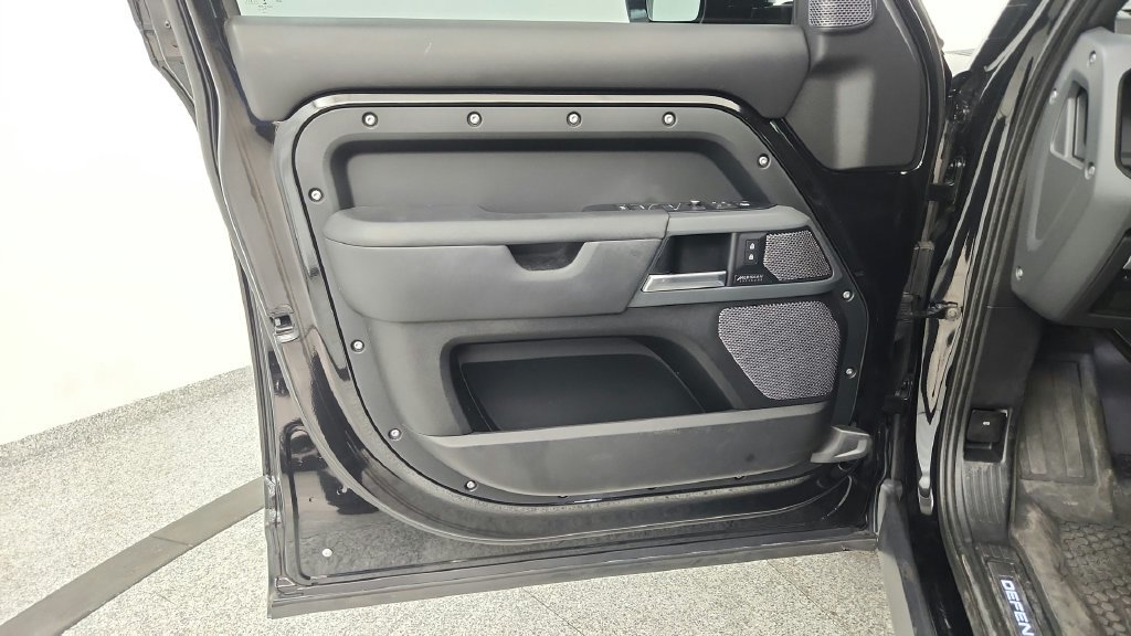 Used 2020 Land Rover Defender 110 X AWD/4WD image 24