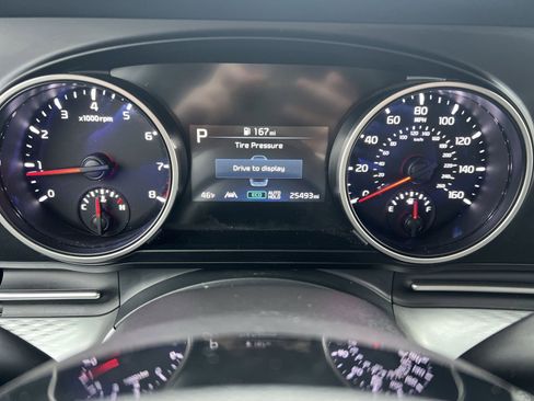 Used 2023 Kia Carnival LX image 16