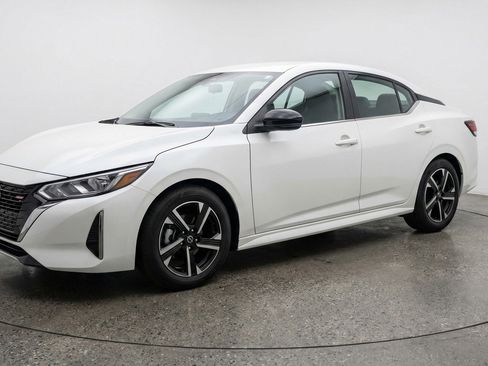 Used 2025 Nissan Sentra SV FWD image 3