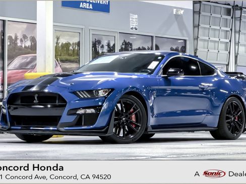 Used 2021 Ford Mustang Shelby GT500 w/ Technology Package RWD image 1